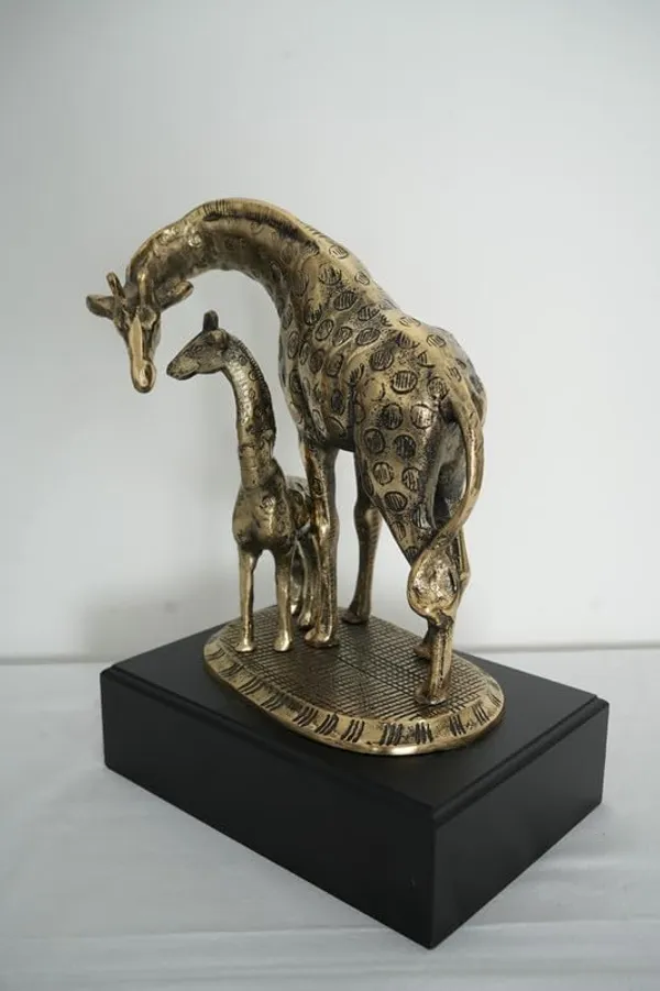 Golden_Antique_Metal_Giraffe_Animal_Statue_Pair_-_Sculpture_For_Home_Office_Cafe_Hotel_Decor_-_2.435_Kg_-_H_34_Cm,_L_24_Cm,_B_17_Cm_-_Decorative_Gift_Item