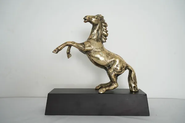 Golden_Jumping_Horse_Animal_Statue_Idol_&_Figurine_-_1.400_Kg_-_H_31_Cm,_L_31.50_Cm,_B_10.50_Cm_-_Metal_Showpiece_For_Home_Office_Vastu_Wealth_Income_Decorative_Gift
