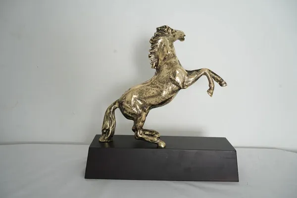 Golden_Jumping_Horse_Animal_Statue_Idol_&_Figurine_-_1.400_Kg_-_H_31_Cm,_L_31.50_Cm,_B_10.50_Cm_-_Metal_Showpiece_For_Home_Office_Vastu_Wealth_Income_Decorative_Gift