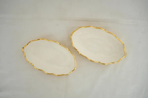 White_&_Gold_Metal_Snack_Serving_Tray_Pack_Of_2_Decorative_Multipurpose_Platter_For_Snacks,_Dry_Fruits,_Sweets_Dining_Table_&_Kitchenware_Serveware_(17Cm_X_10Cm,_450G)