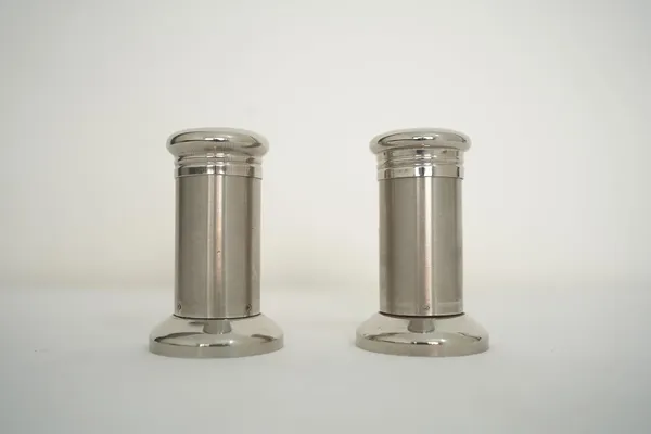 Steel_Stainless_Salt_And_Pepper_Shaker_Set,_Modern_Cylindrical_Design,_Ceramic_Top,_Kitchen_Table_Condiment_Dispensers,_2-Piece