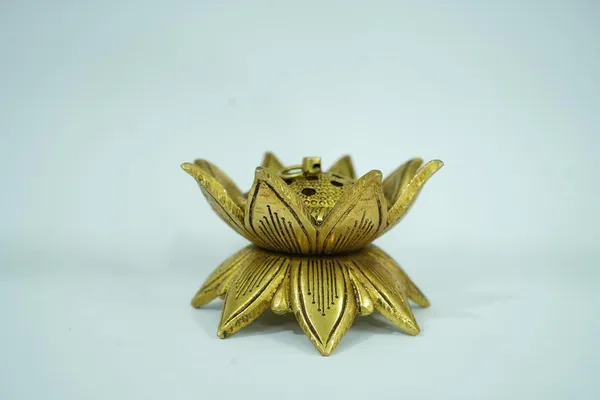 Golden_Lotus_Brass_Loban_Burner_Dhoop_Holder,_Incense_Burner,_Sambrani_Dani_&_Candle_Lantern_Traditional_Pooja_Item_For_Mandir,_Meditation_&_Home_Decor_Antique_Finish,_760G,_10Cm_Dia