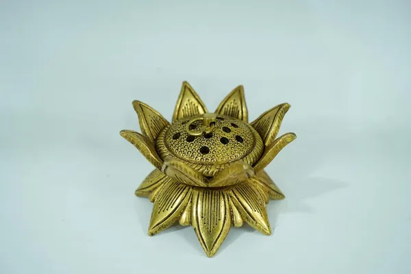 Golden_Lotus_Brass_Loban_Burner_Dhoop_Holder,_Incense_Burner,_Sambrani_Dani_&_Candle_Lantern_Traditional_Pooja_Item_For_Mandir,_Meditation_&_Home_Decor_Antique_Finish,_760G,_10Cm_Dia