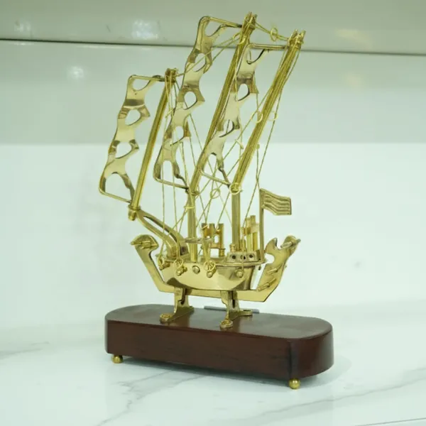 Golden_Brass_Ship_Showpiece_With_Wooden_Base_For_Home_Decor_&_Gifting_700G,_H-25Cm,_W-17Cm