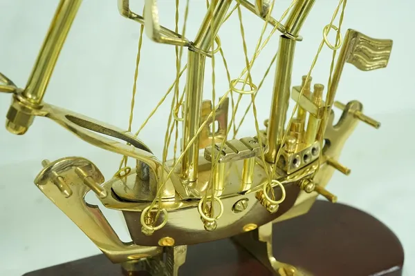 Golden_Brass_Ship_Showpiece_With_Wooden_Base_For_Home_Decor_&_Gifting_700G,_H-25Cm,_W-17Cm