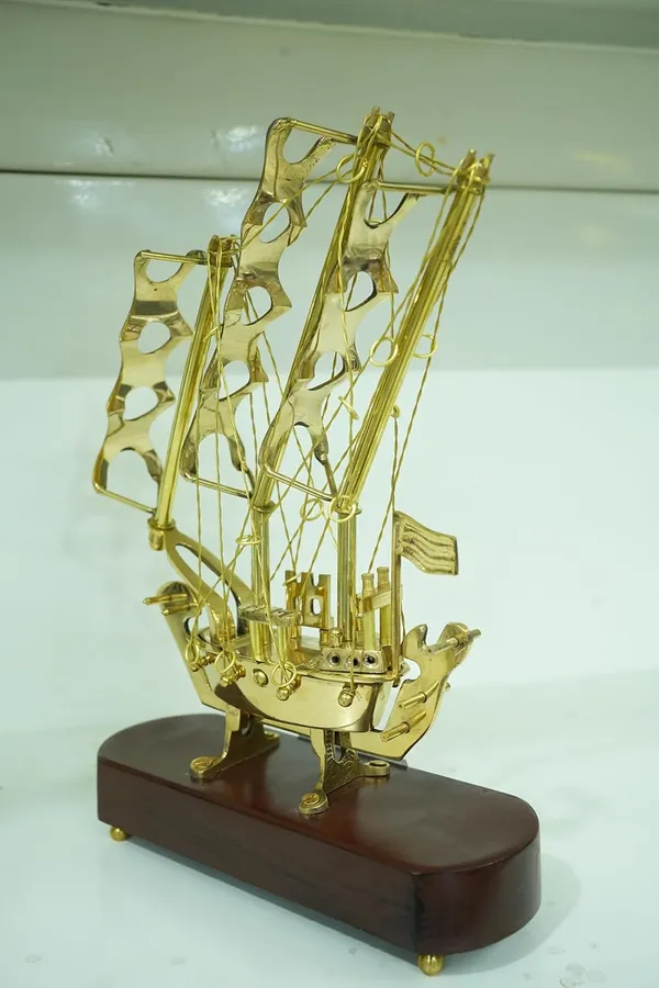 Golden_Brass_Ship_Showpiece_With_Wooden_Base_For_Home_Decor_&_Gifting_700G,_H-25Cm,_W-17Cm