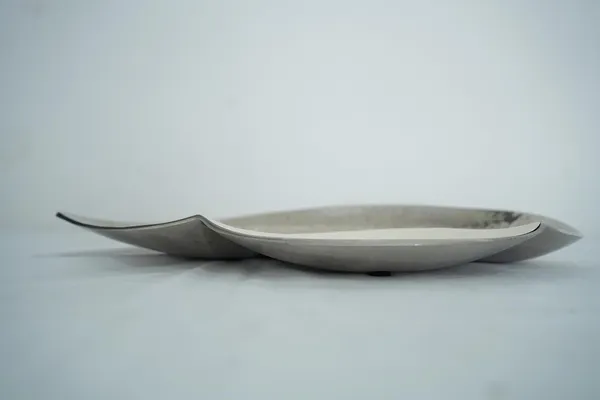 Silver_Metal_Serving_Tray,_Decorative,_Premium_Finish,_35_Cm_X_24_Cm,_670G_Serving_Plates_For_Home,_Platters_For_Tea/Coffee/Fruits/Snacks