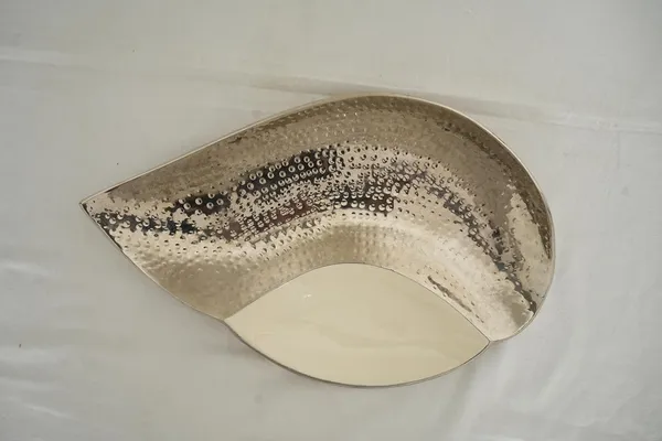 Silver_Metal_Serving_Tray,_Decorative,_Premium_Finish,_35_Cm_X_24_Cm,_670G_Serving_Plates_For_Home,_Platters_For_Tea/Coffee/Fruits/Snacks