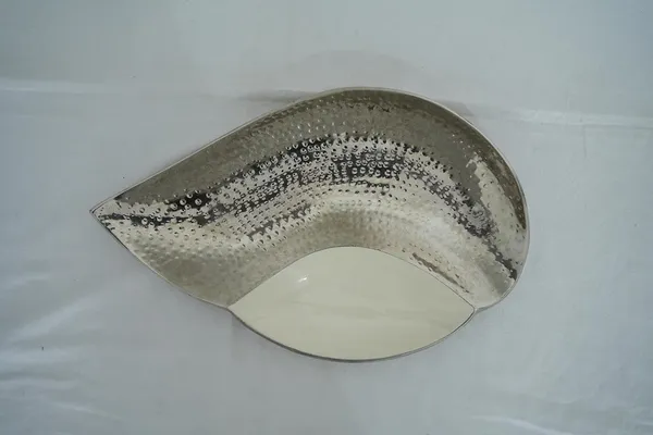 Silver_Metal_Serving_Tray,_Decorative,_Premium_Finish,_35_Cm_X_24_Cm,_670G_Serving_Plates_For_Home,_Platters_For_Tea/Coffee/Fruits/Snacks