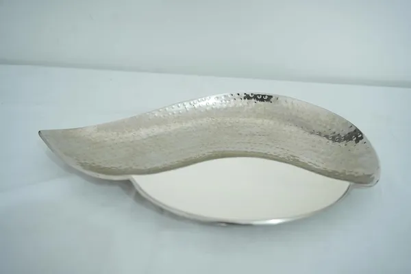 Silver_Metal_Serving_Tray,_Decorative,_Premium_Finish,_35_Cm_X_24_Cm,_670G_Serving_Plates_For_Home,_Platters_For_Tea/Coffee/Fruits/Snacks