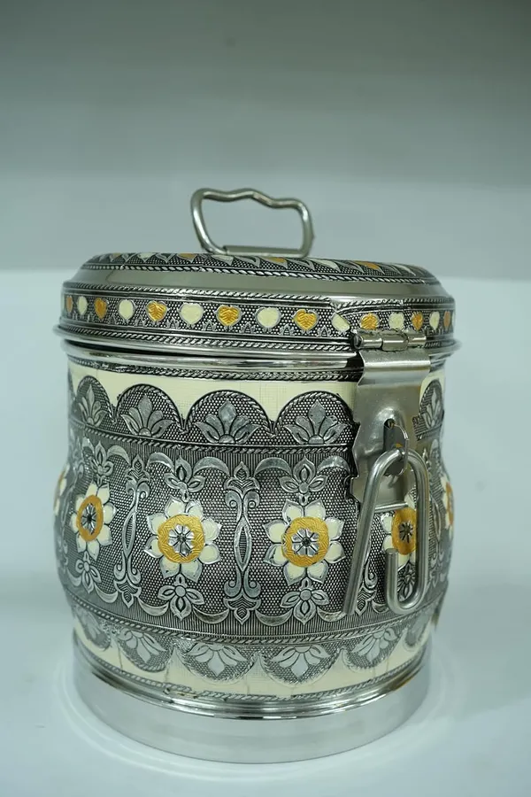 Golden_Embossed_Design_Brass_Container_For_Kitchen_Storage_Multipurpose_Box_With_Lid_(H-20Cm,_Dia-18Cm)