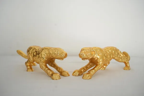 Golden_Leopard_Pair_Showpiece_For_Home_Office_Decoration_Gifting_(H-22Cm,_W-5Cm,_900G)