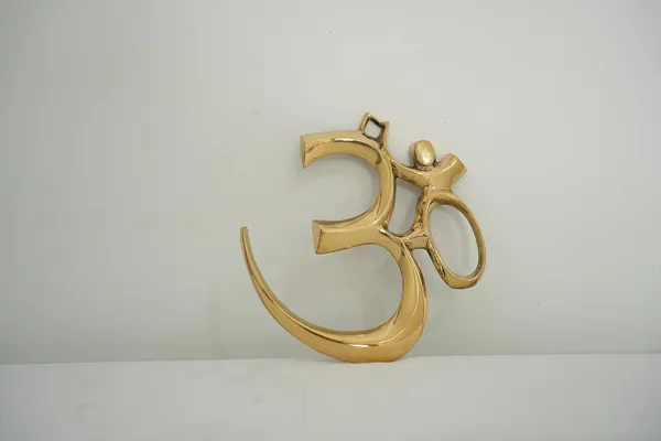 Golden_Om_Wall_Hanging_Diwali_Decoration_Pooja_Puja_(H-16Cm,_W-14Cm,_200G)