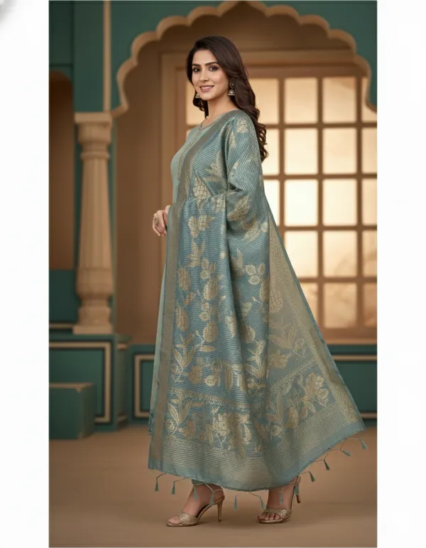 Fresh_Light_Green_Suit_For_Women
