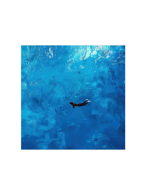 Diver_in_Blue_Ocean_Canvas-Wrapped_Painting_-_Size_24x24_-_Dynamic_Water_Art(FLP24X240367)