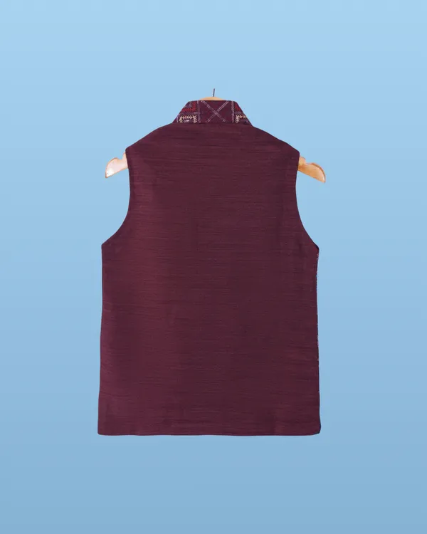 Maroon_Kurta_&_Pyjama_With_Geometric_Pattern_Embroidered_Jacket_Set_For_Kids