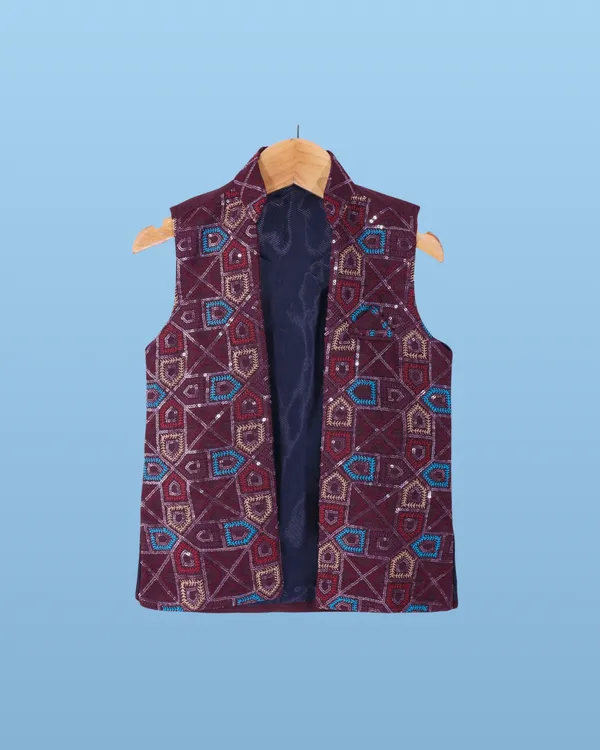 Maroon_Kurta_&_Pyjama_With_Geometric_Pattern_Embroidered_Jacket_Set_For_Kids