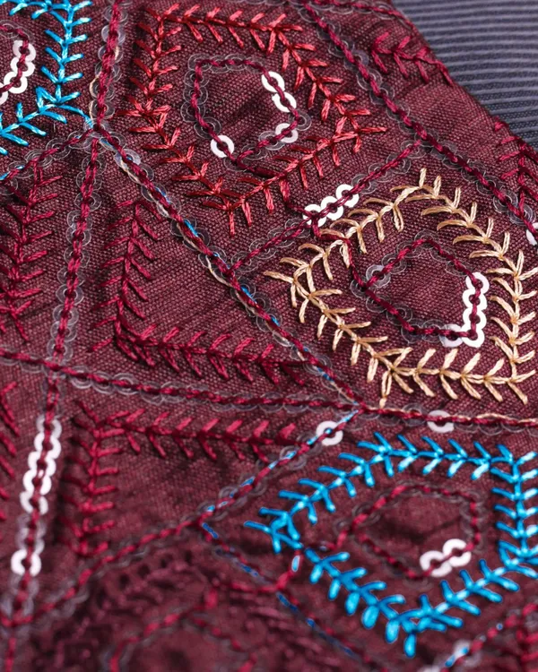 Maroon_Kurta_&_Pyjama_With_Geometric_Pattern_Embroidered_Jacket_Set_For_Kids