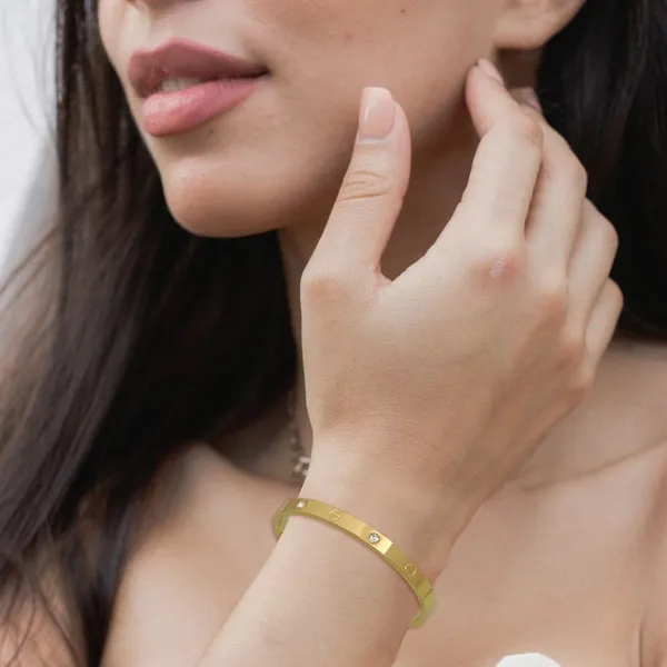 Gold_Plated_Crystal_Love_Heart_Zircon_Studded_Fashion_Jewelry_Bangle_Bracelet_For_Women_&_Girl