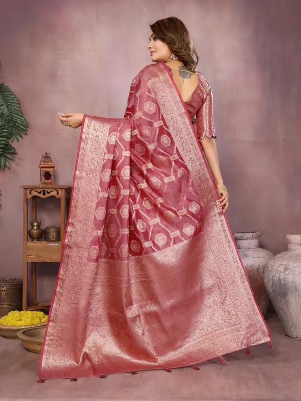 A_Timeless_Banarasi_Organza_Silk_Saree_Elegant_Lightweight_And_Beautifully_Crafted_For_Exclusive_Festive_Elegance.