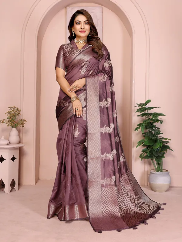 A_Timeless_Banarasi_Organza_Silk_Saree_Elegant_Lightweight_And_Beautifully_Crafted_For_Exclusive_Festive_Elegance.