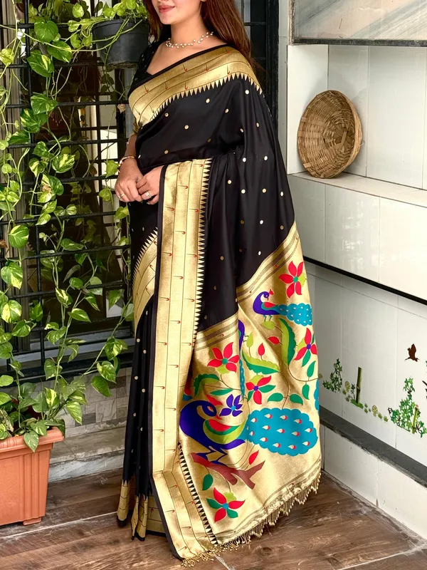 Black_woven_zari_silk_saree_with_paithani_pattern_and_Handwork_latkan_lace_in_pallu_&_Blouse,