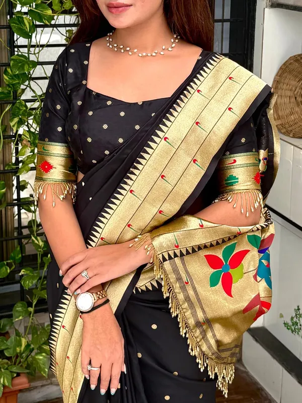 Black_woven_zari_silk_saree_with_paithani_pattern_and_Handwork_latkan_lace_in_pallu_&_Blouse,