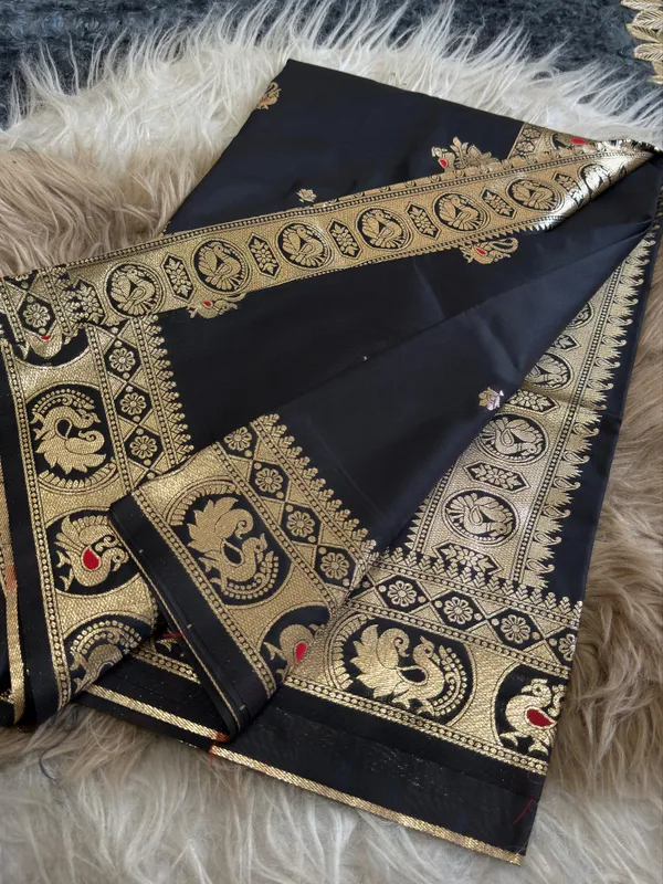 Draped_in_a_classic_black_Banarasi_Bomkai_silk_saree