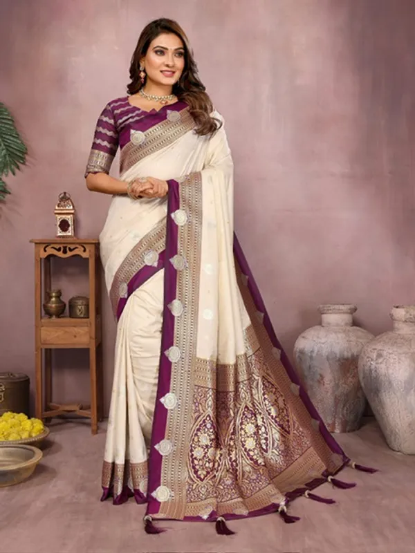 Kalamkari_Silk_With_Contrast_Kalamkari_Blouse_Piece_With_Zari_Border
