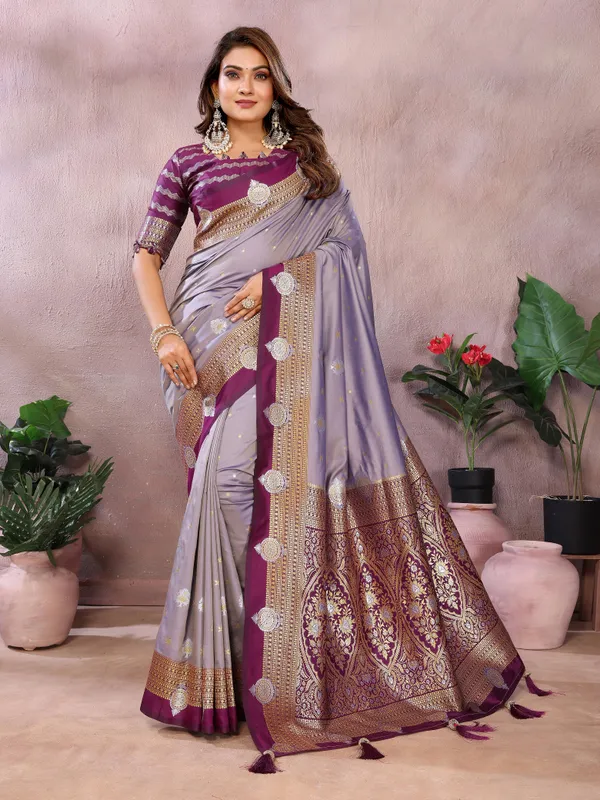 Kalamkari_Silk_With_Contrast_Kalamkari_Blouse_Piece_With_Zari_Border
