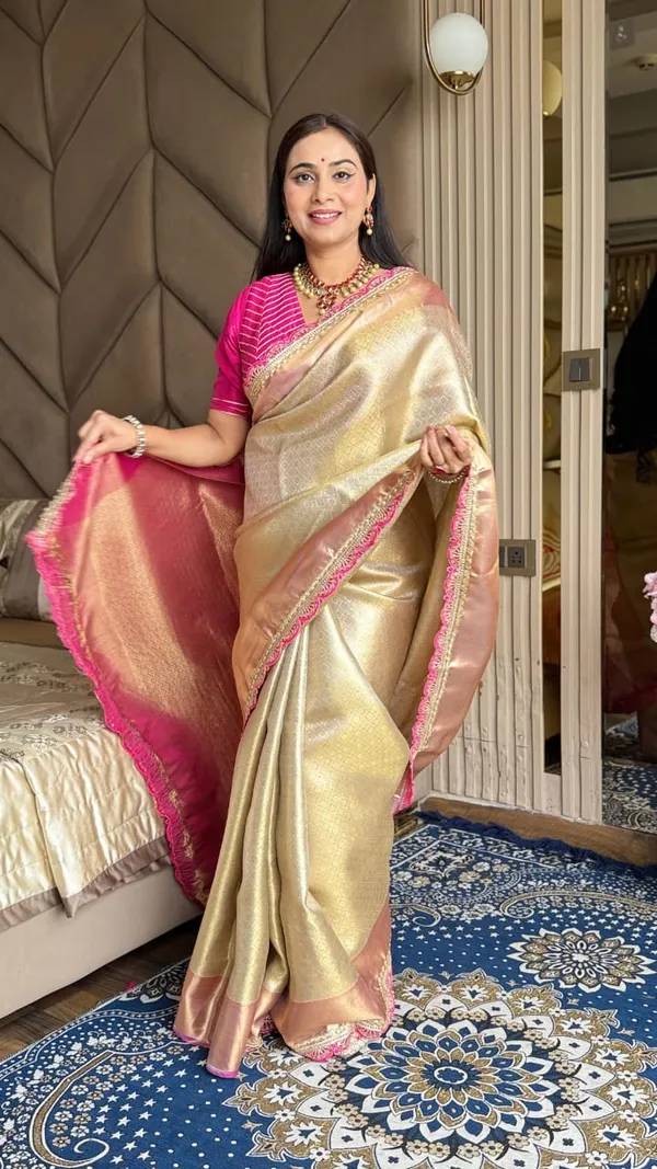 Red_Carpet_Style!_Soft_Tissue_Silk_Saree_With_Kaju_Katli_Design_Rich_Pallu_And_Brocade_Blouse.