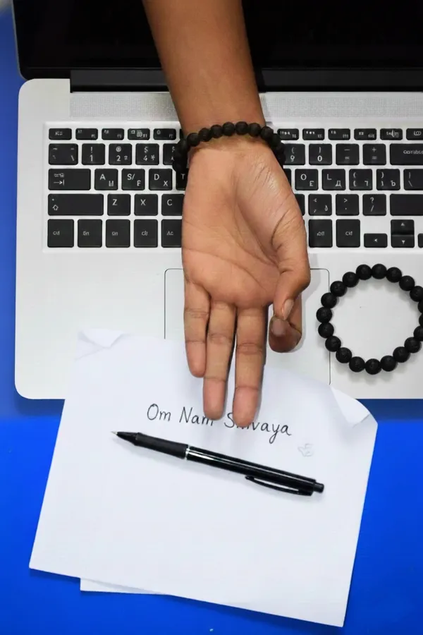 Black_Trendy_Stone_Lava_Bracelet_For_Men,Women_And_Kids
