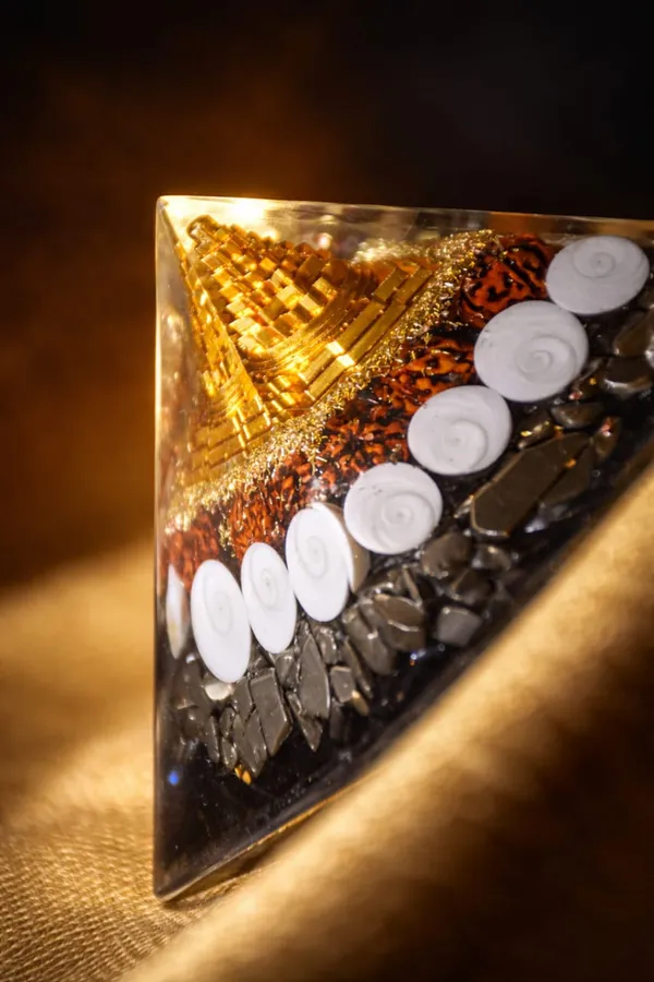 Multicolor_Trendy_Pyrite_Pyramid_For_Men,Women_And_Kids