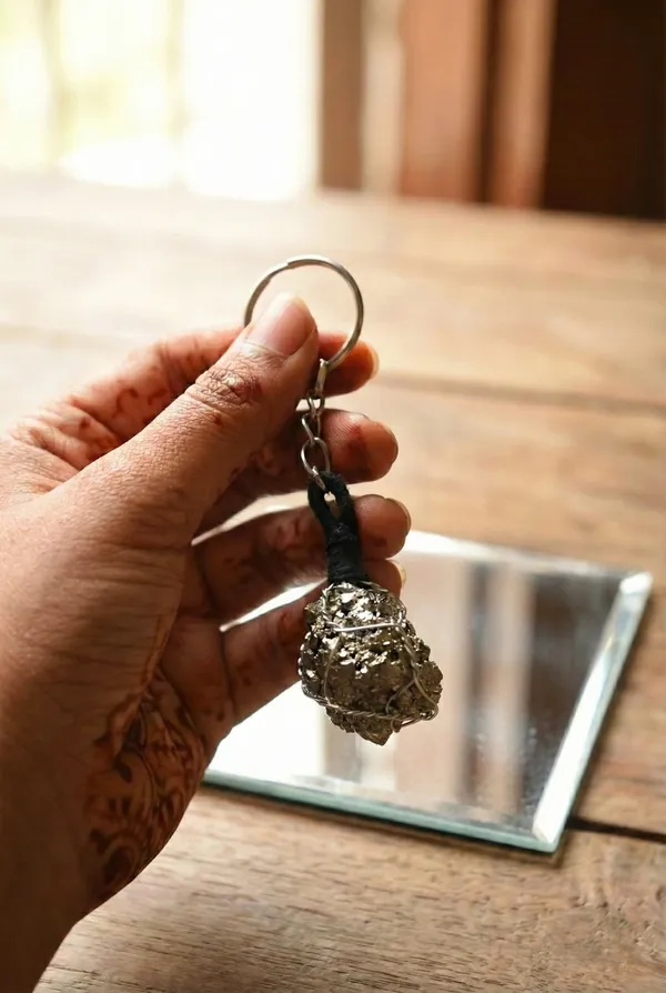 Yellow_Pale_Brass_Pyrite_Keychain_For_Men,Women_And_Kids