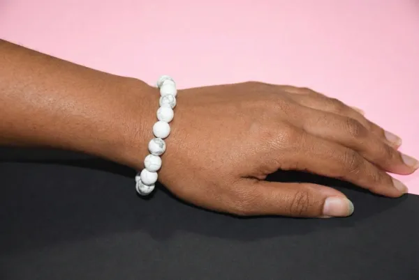 White_&_Black_Trendy_Stone_Howlite_Bracelet_For_Men,Women_And_Kids