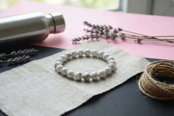 White_&_Black_Trendy_Stone_Howlite_Bracelet_For_Men,Women_And_Kids
