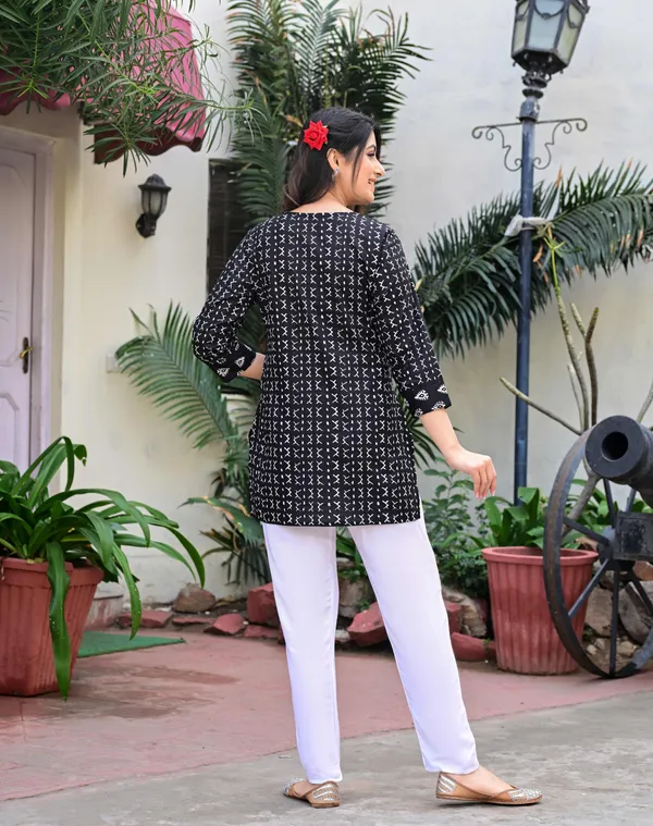 Black_Block_Print_Straight_Kurta_For_Women