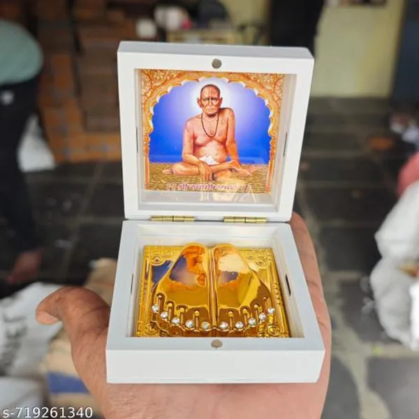 Swami_Samarth_Golden_Charan_Paduka_Gift_Box_Divine_Pooja_Paduka_With_Photo_Frame_Spiritual_Gift_For_Home_Office_Car_Dashboard_By_Sai_Amrut_Gifts