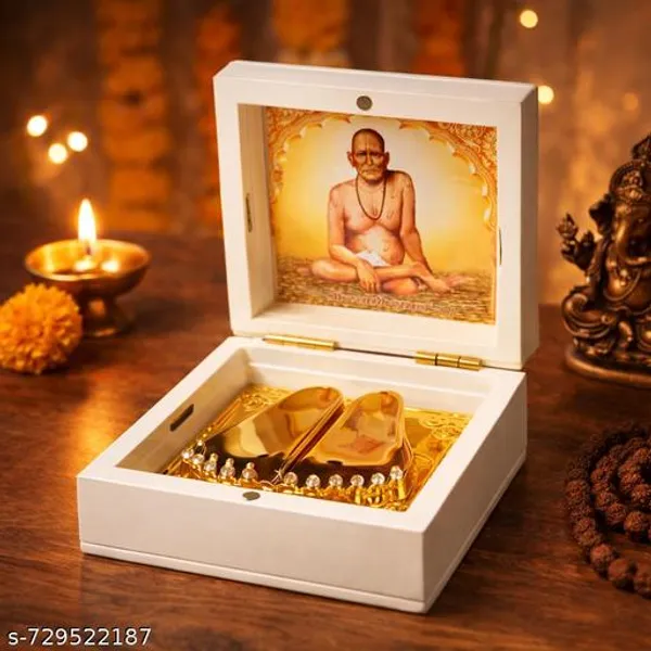 Swami_Samarth_Gold_Plated_Paduka_With_Photo_Gift_Box_Premium_Devotional_Pooja_Item_For_Home_Gifting_3x3_Inch