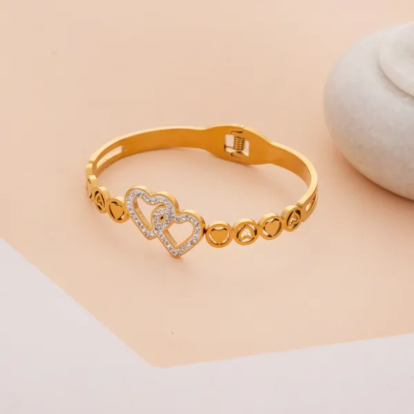 Golden_Stainless_Steel_Shimmering_Heart_Statement_Bracelet_For_Women