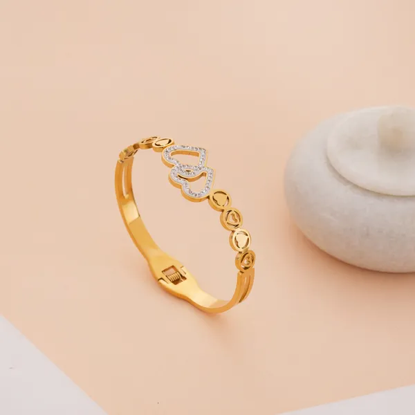 Golden_Stainless_Steel_Shimmering_Heart_Statement_Bracelet_For_Women
