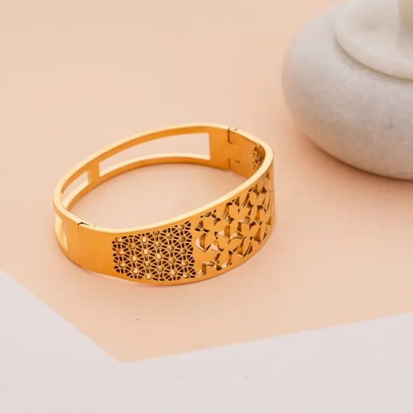 Golden_Stainless_Steel_Adjustable_Wide_Metal_Cuff_Bracelet_For_Women