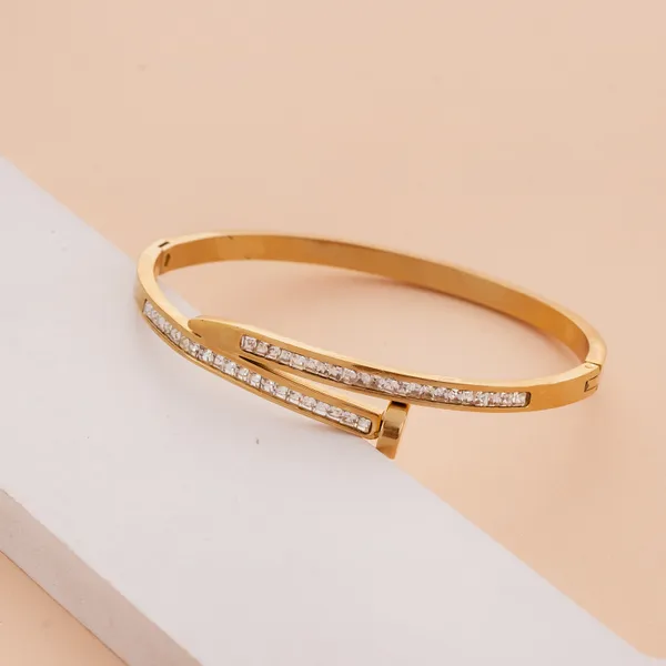 Golden_Stainless_Steel_Dainty_Crystal_Studded_Bracelet_For_Women