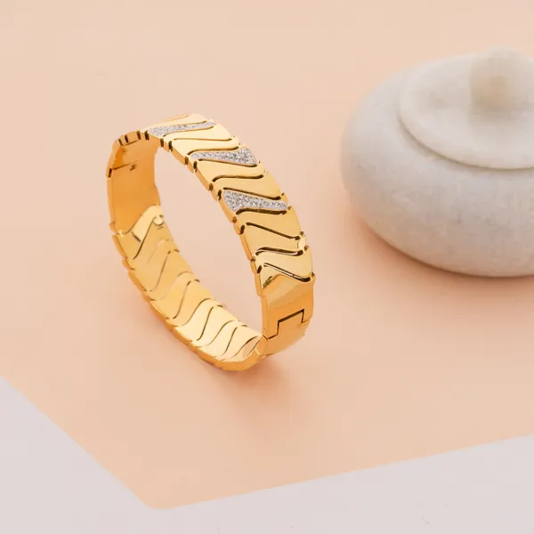 Golden_Stainless_Steel_Chunky_Wave_Crystal_Accent_Bracelet_For_Women