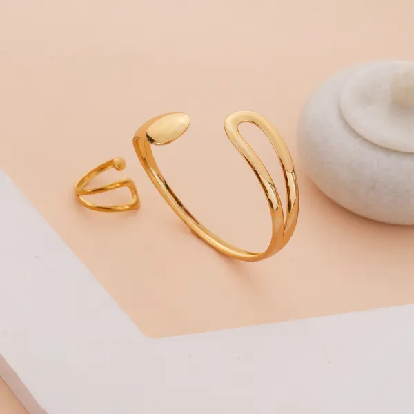 Golden_Stainless_Steel_Minimalist_Curved_Bracelet_Matching_Ring_Set_For_Women