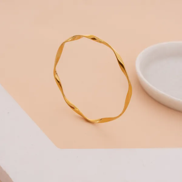 Golden_Stainless_Steel_Elegant_Twisted_Texture_Bracelet_For_Women