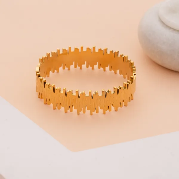 Golden_Stainless_Steel_Laye_Bar_Design_Wide_Bracelet_For_Women