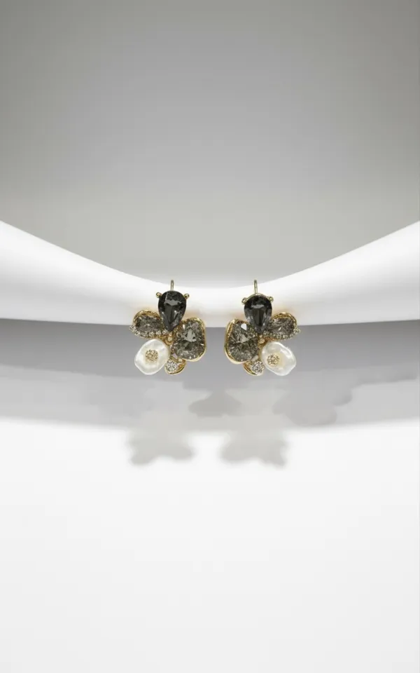 Pearl_Grey_Stainless_Steel_Pearl_Quartz_Cluster_Stud_Earrings_For_Women