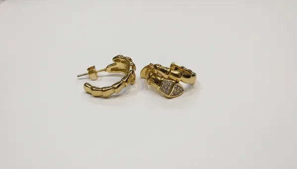 Golden_Stainless_Steel_Minimalist_Crystal_Detail_Thick_Hoops_For_Women