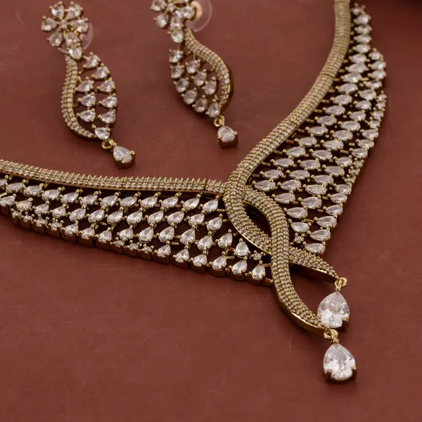 Golden_Stainless_Steel_Tone_V-Shape_Statement_Necklace_Set_For_Women